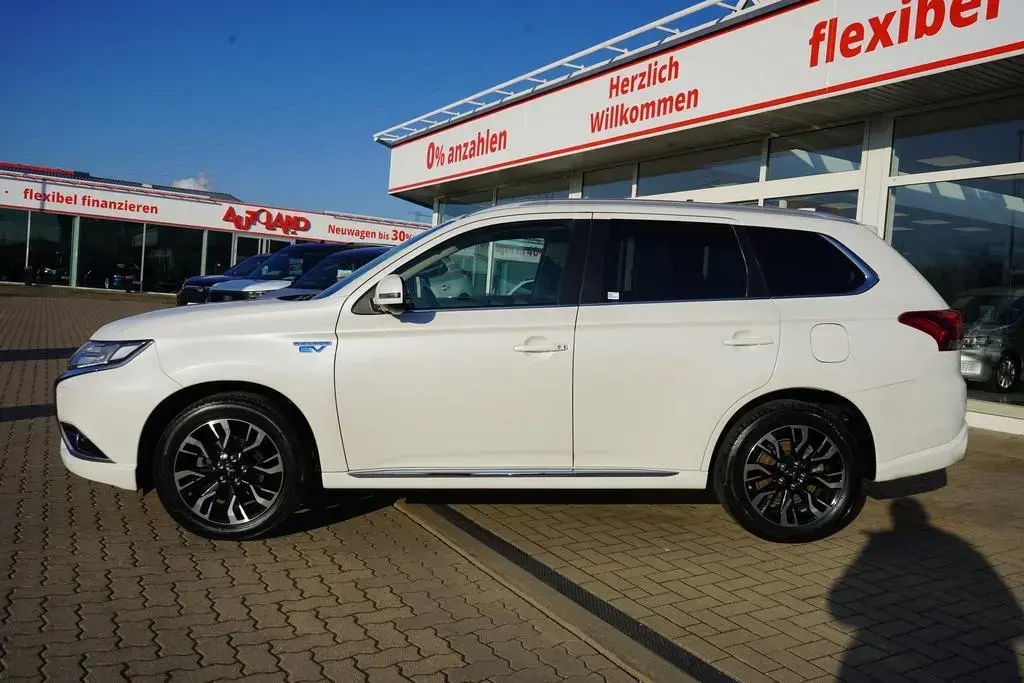 Main__Slider__Photo:Mitsubishi Outlander 2.0Hybrid PHEV Top 4WD LED Navi ACC 03/2017-1