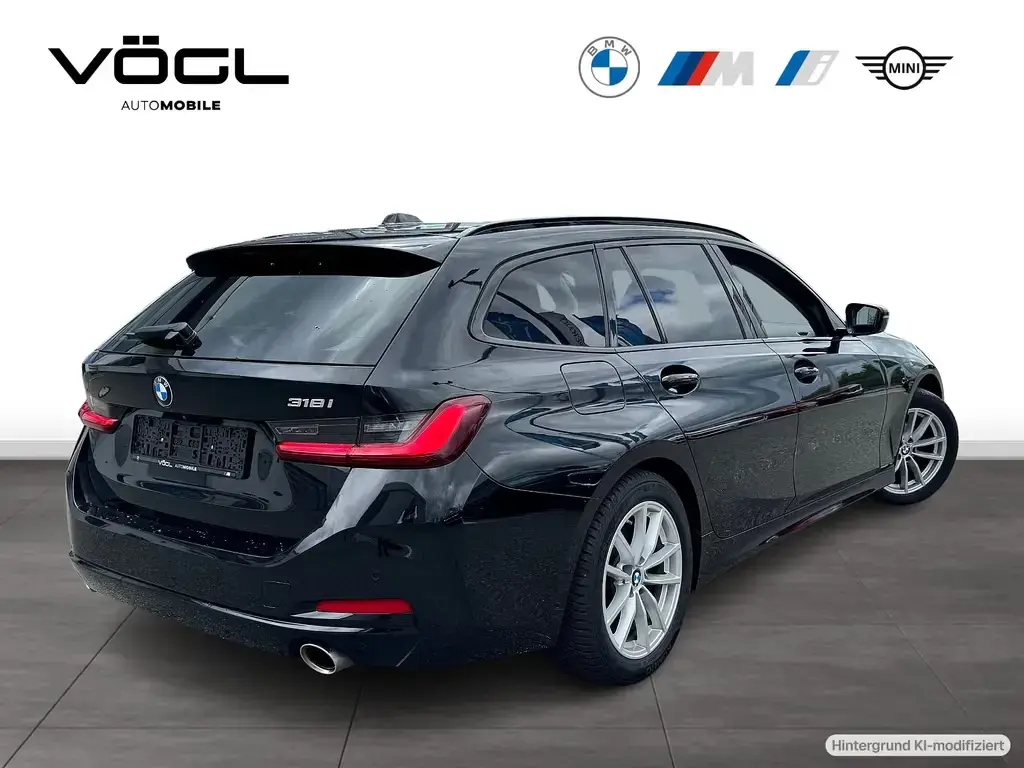 Main__Slider__Photo:BMW 318 i Touring Head-Up Innovationspaket Driv.Ass. 03/2024-1