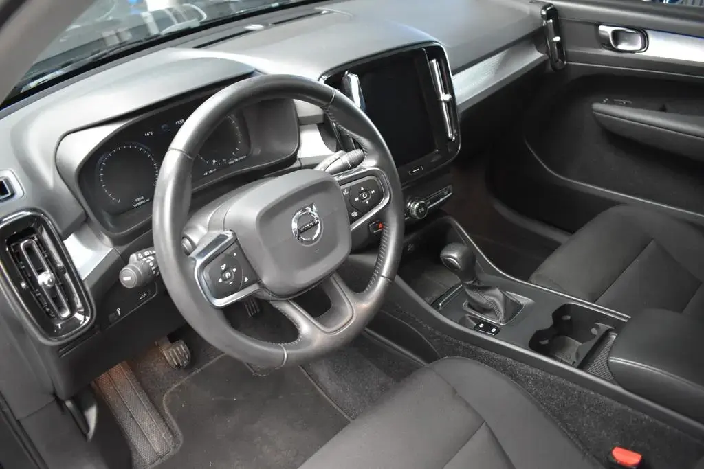 Main__Slider__Photo:Volvo XC40 Momentum*LED*SHZ*PDC*ALU*DIGITAL* 06/2020-1