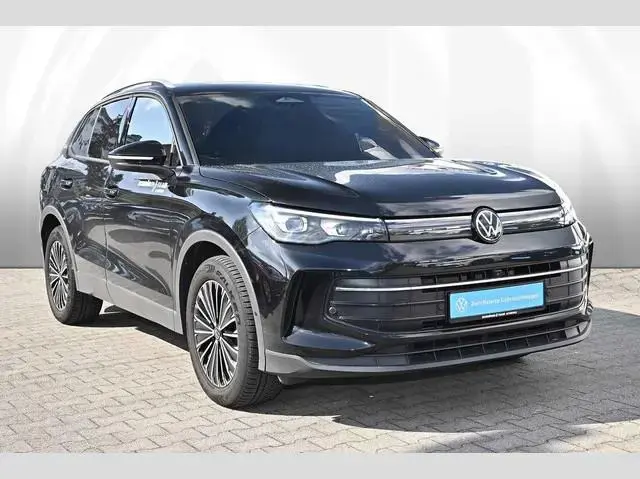 Main__Slider__Photo:Volkswagen Tiguan 1.5 l eTSI DSG Life 08/2025-1