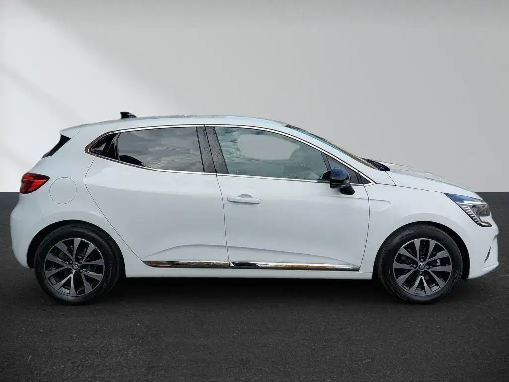 Main__Slider__Photo:Renault Clio E-TECH Full Hybrid 145 TECHNO KAM Android 09/2023-1