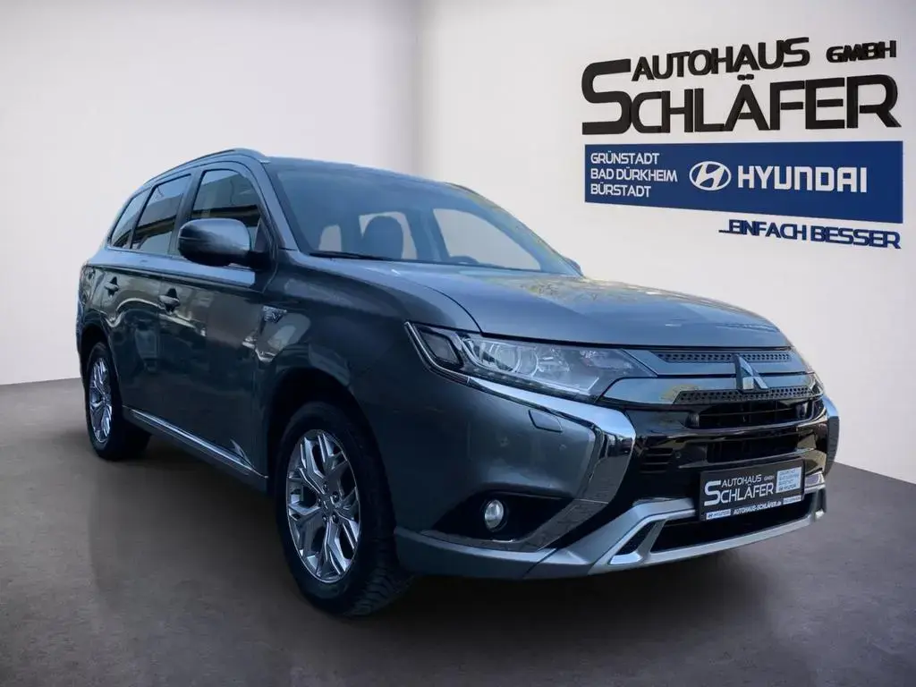 Main__Slider__Photo:Mitsubishi Outlander 2.4 PHEV Plug-in Hybrid Basis Spirit 4 07/2020-1