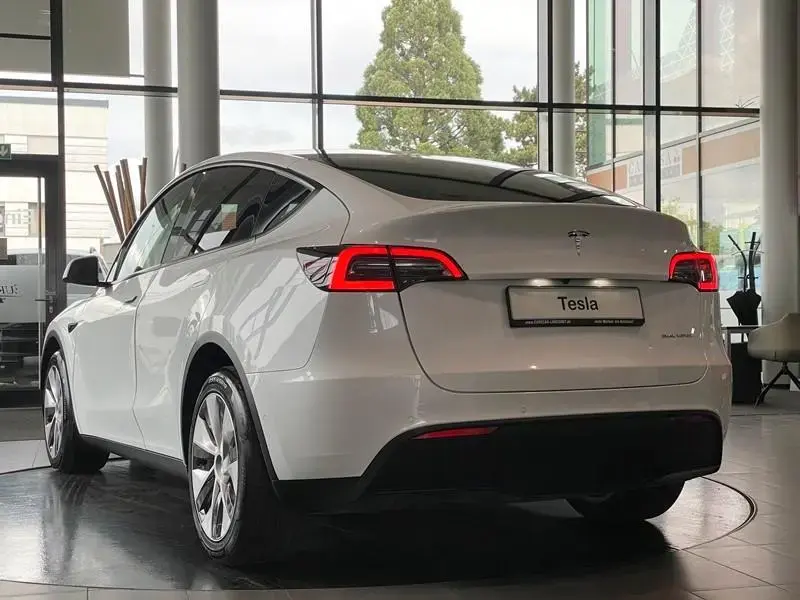 Main__Slider__Photo:Tesla Model Y AWD Long Range Dual Motor Panorama LED 02/2022-1