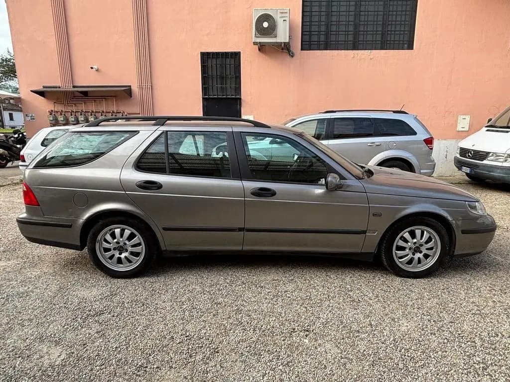 Main__Slider__Photo:Saab 9-5 2.2 TiD S.W. Vector MOTORE ROTTO 03/2004-0