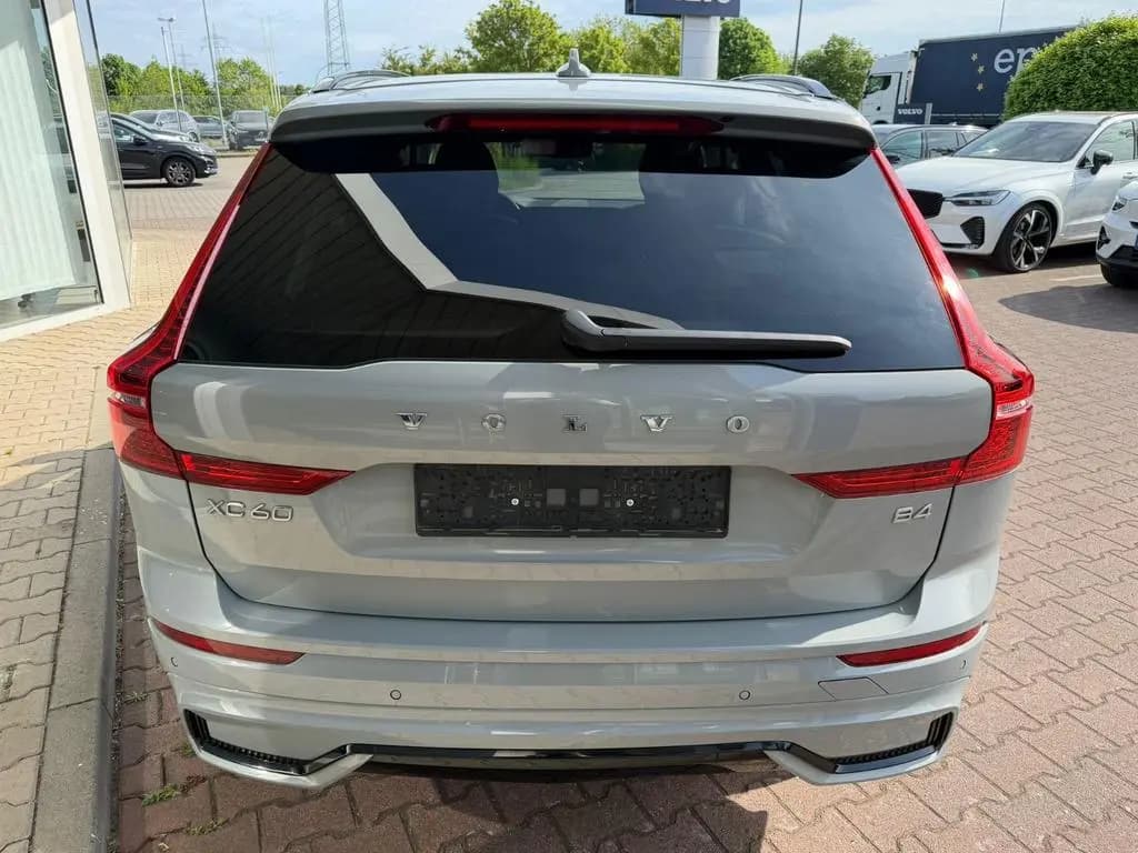 Main__Slider__Photo:Volvo XC60 B4 D Plus Dark Auto 11/2023-0