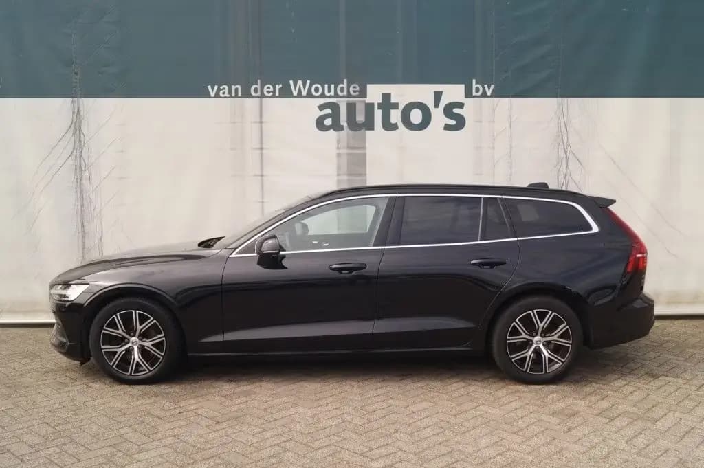 Main__Slider__Photo:Volvo V60 2.0 B4 197pk automatik Core -NAVI-ECC-LED-CA 02/2023-0