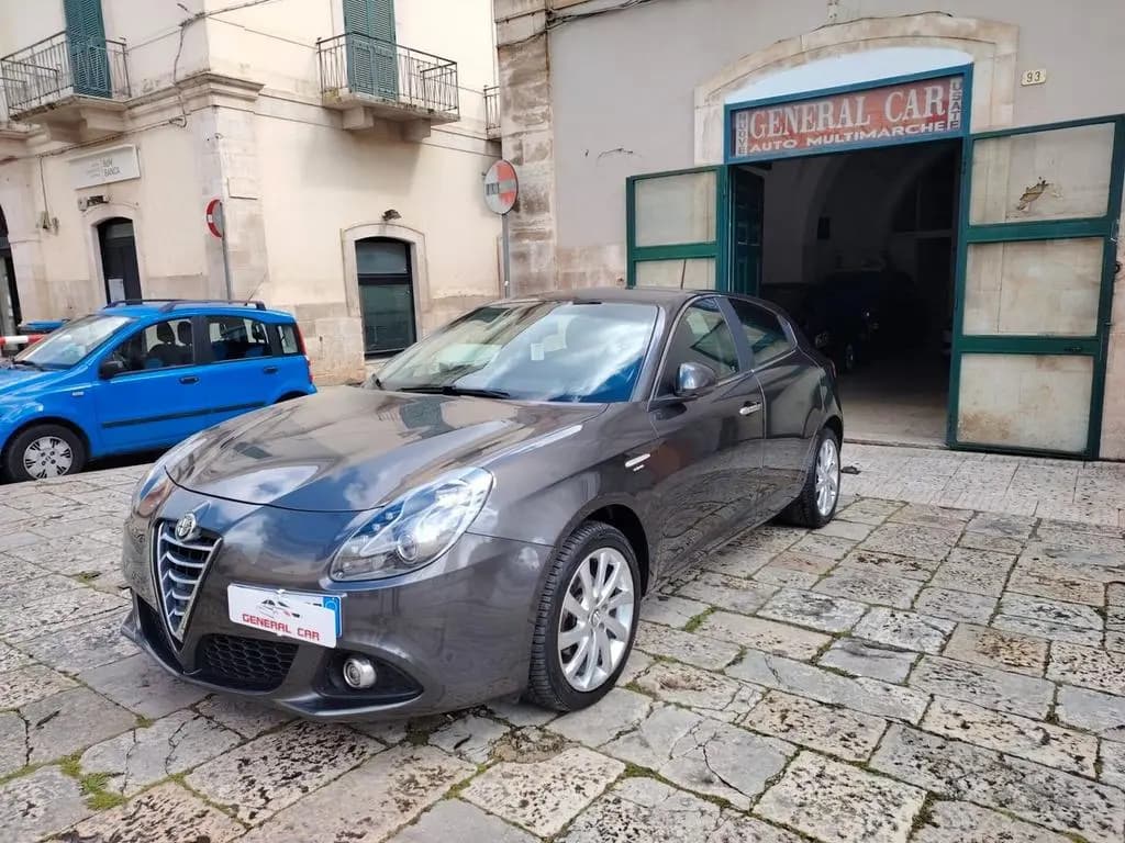 Main__Slider__Photo:Alfa Romeo Giulietta 1.6 JTDm-2 120 CV Distincti 04/2016-0