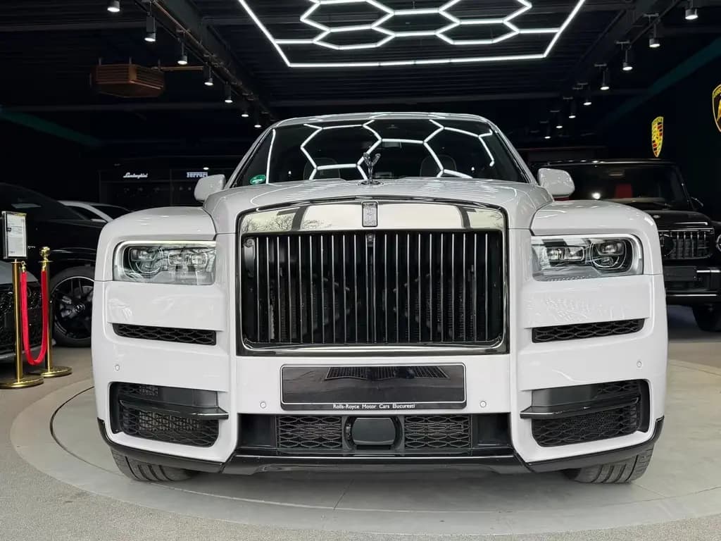 Main__Slider__Photo:Rolls-Royce Cullinan 6.8 V12*BLACK BADGE*STARLIGHT 09/2021-0