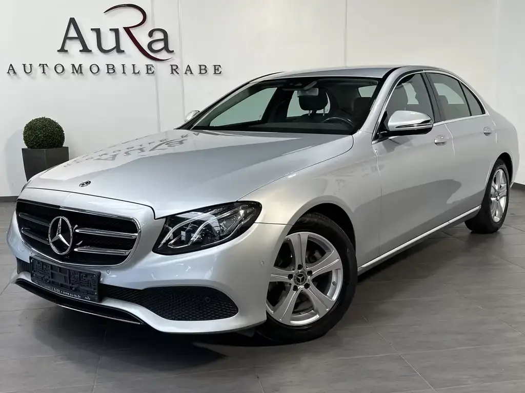 Main__Slider__Photo:Mercedes-Benz E 220 d Limousine Avantgarde NAV+LED+AHK+CARPLAY 09/2019-1