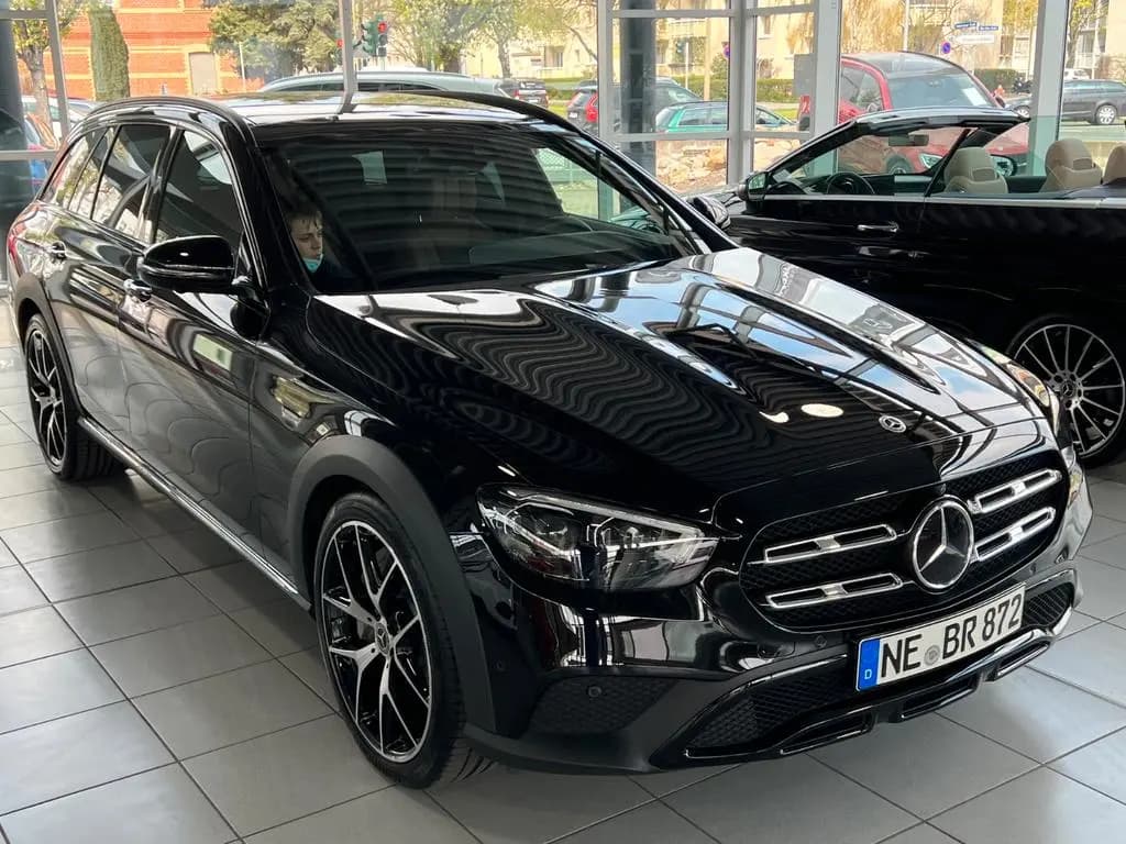 Main__Slider__Photo:Mercedes-Benz E 400 d 4MATIC T All-Terrain Autom. All-Terrain 08/2021-0
