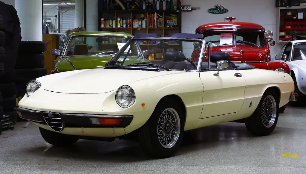 Main__Slider__Photo:Alfa Romeo Spider Fastback Spider 2000 07/1982-0