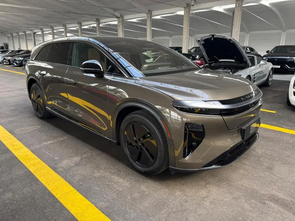 Main__Slider__Photo:Lucid Gravity Grand Touring Stealth 05/2026-1