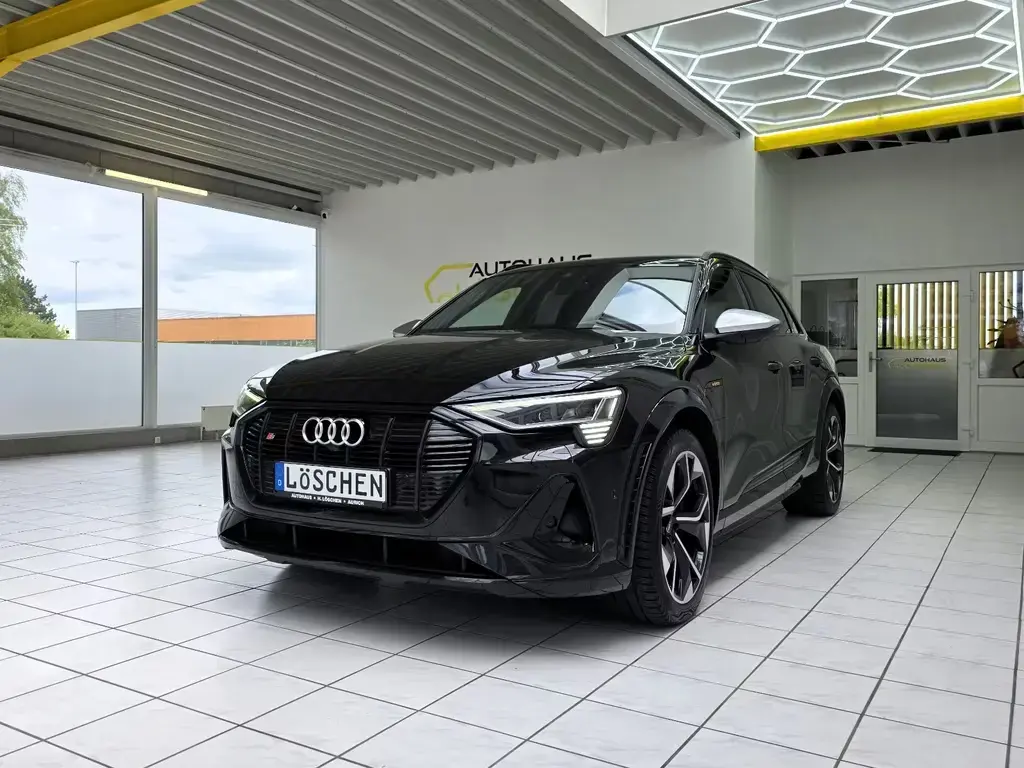 Main__Slider__Photo:Audi e-tron S Quattro Pano Luftfahrwerk Optik Schwarz 07/2021-1