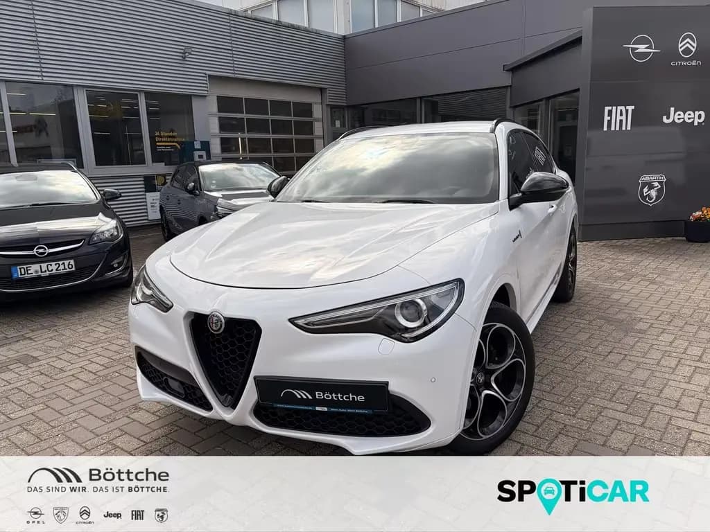 Main__Slider__Photo:Alfa Romeo Stelvio 2.2 JTDM / Harman-Kardon/ Active Suspens 12/2021-0