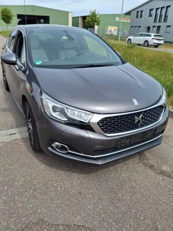 Main__Slider__Photo:DS Automobiles DS4 Business Class BlueHDi 150 TÜV Neu 01/2017-0
