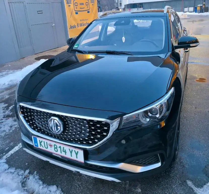 Main__Slider__Photo:MG ZS 45kWh Luxury Luxury 02/2022-1