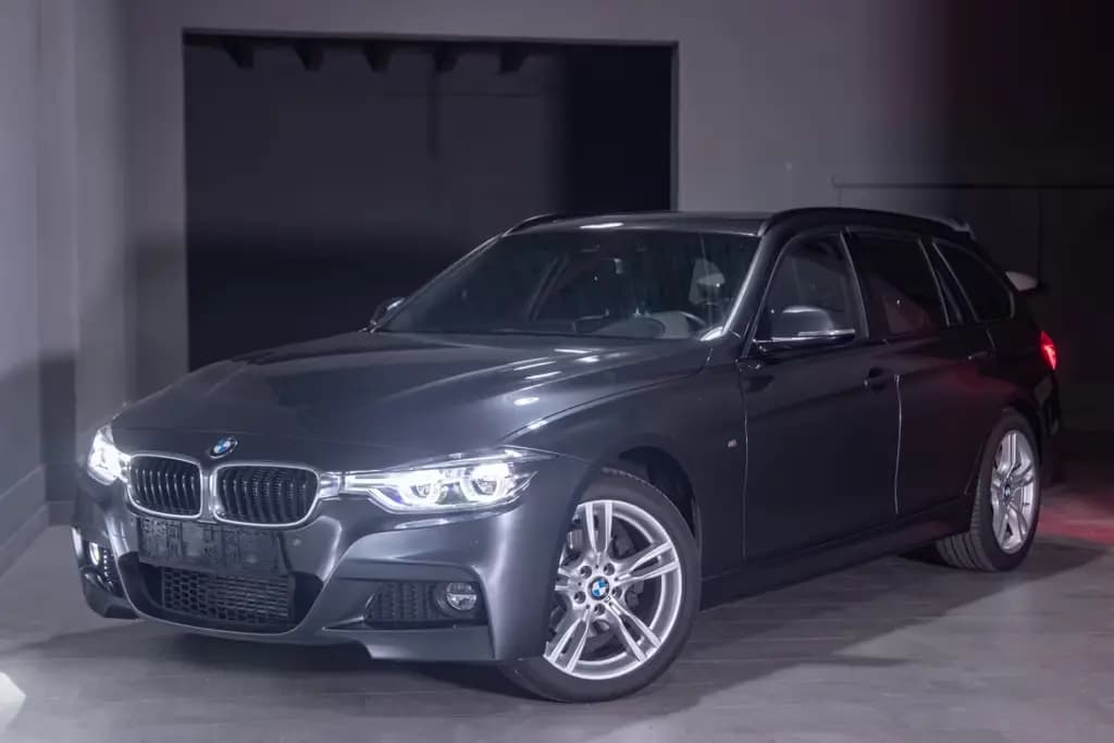 Main__Slider__Photo:BMW 320 d Touring xDrive M Sport HUD/Pano/HiFi/LED 03/2017-0