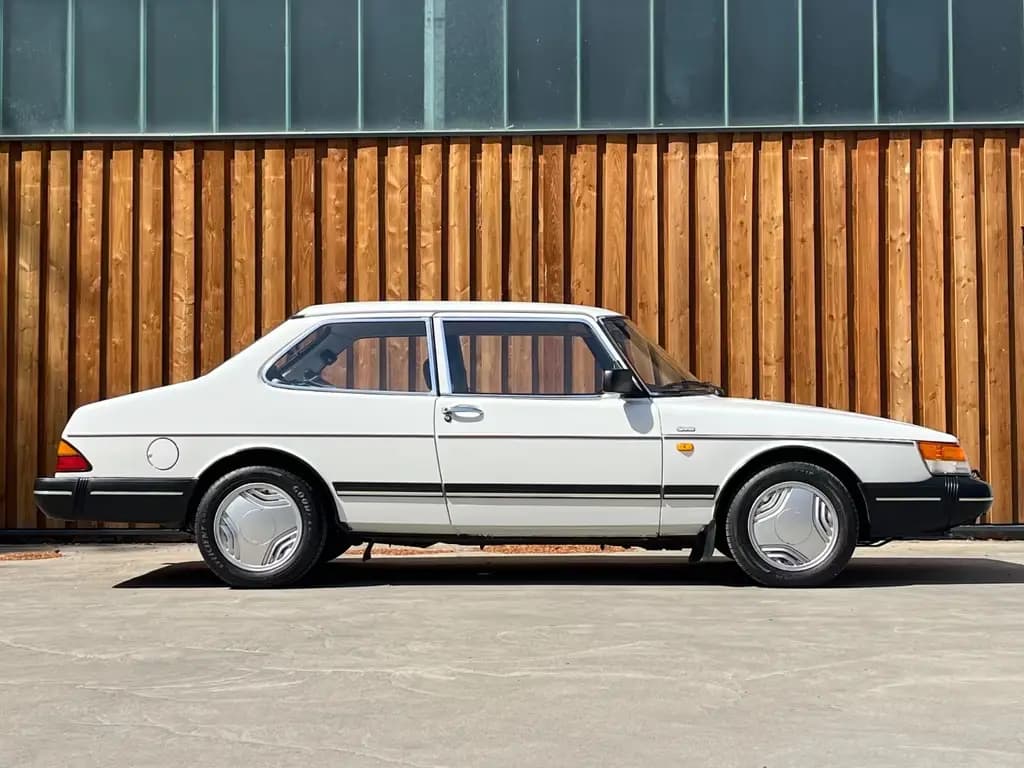 Main__Slider__Photo:Saab 99 900i 5-Gang, 1a Pflegezustand, rostfrei 05/1989-0