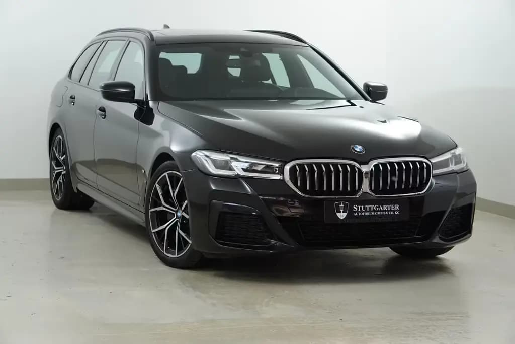 Main__Slider__Photo:BMW 520 d M Sport Leder Navi 360*Kamera Pano 02/2021-0