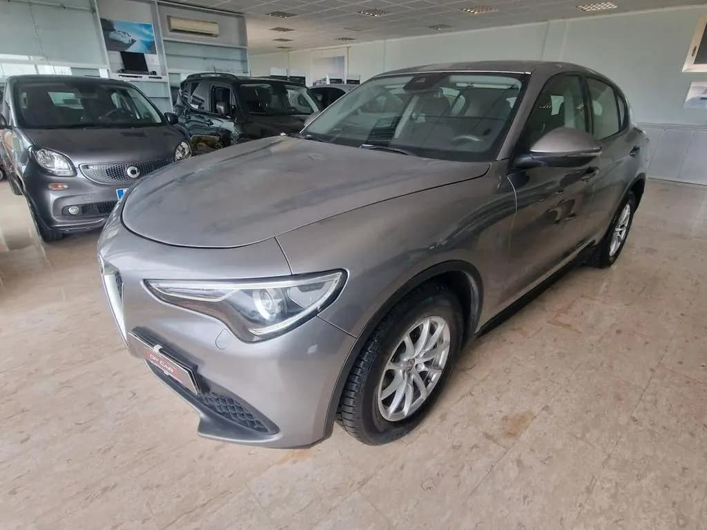 Main__Slider__Photo:Alfa Romeo Stelvio 2021 05/2021-0