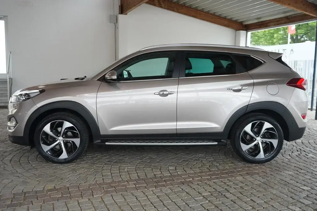 Main__Slider__Photo:Hyundai Tucson 1.6 T-GDI LED Navi Kamera Sitzbelüftung 12/2016-1