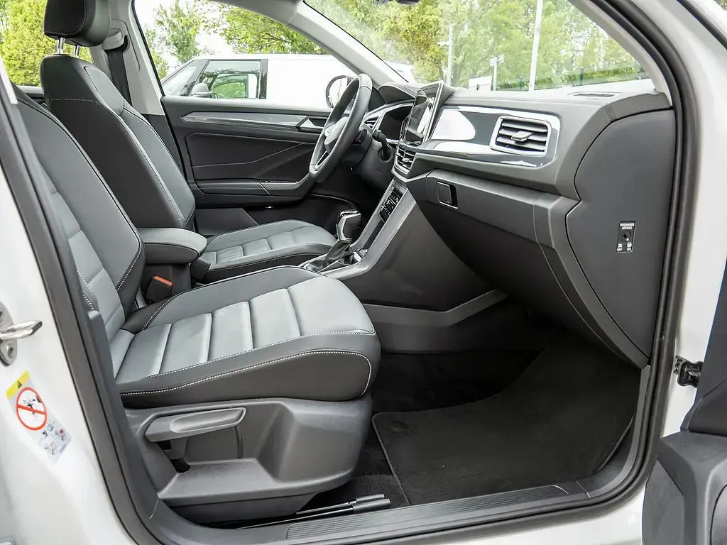 Main__Slider__Photo:Volkswagen T-Roc 1.5TSI DSG LED NAVI ACC STANDHZ PANORAMA 02/2025-1