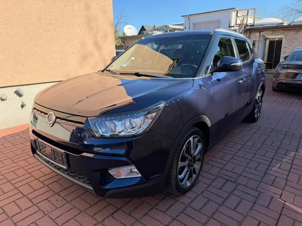 Main__Slider__Photo:Ssangyong Tivoli 1.6 e-XDi SAPPHIRE 4WD 1.HD+VOLL+LEDER 11/2016-0
