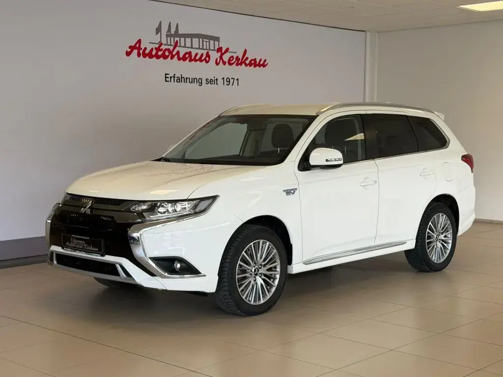 Main__Slider__Photo:Mitsubishi Outlander 4WD Plug-In Hybrid +Anhängerkupplung+ 06/2021-1