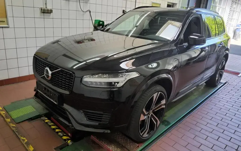 Main__Slider__Photo:Volvo XC90 T8 Recharge R-DESIGN 360°+MET+LICHTPAK+ 02/2022-1