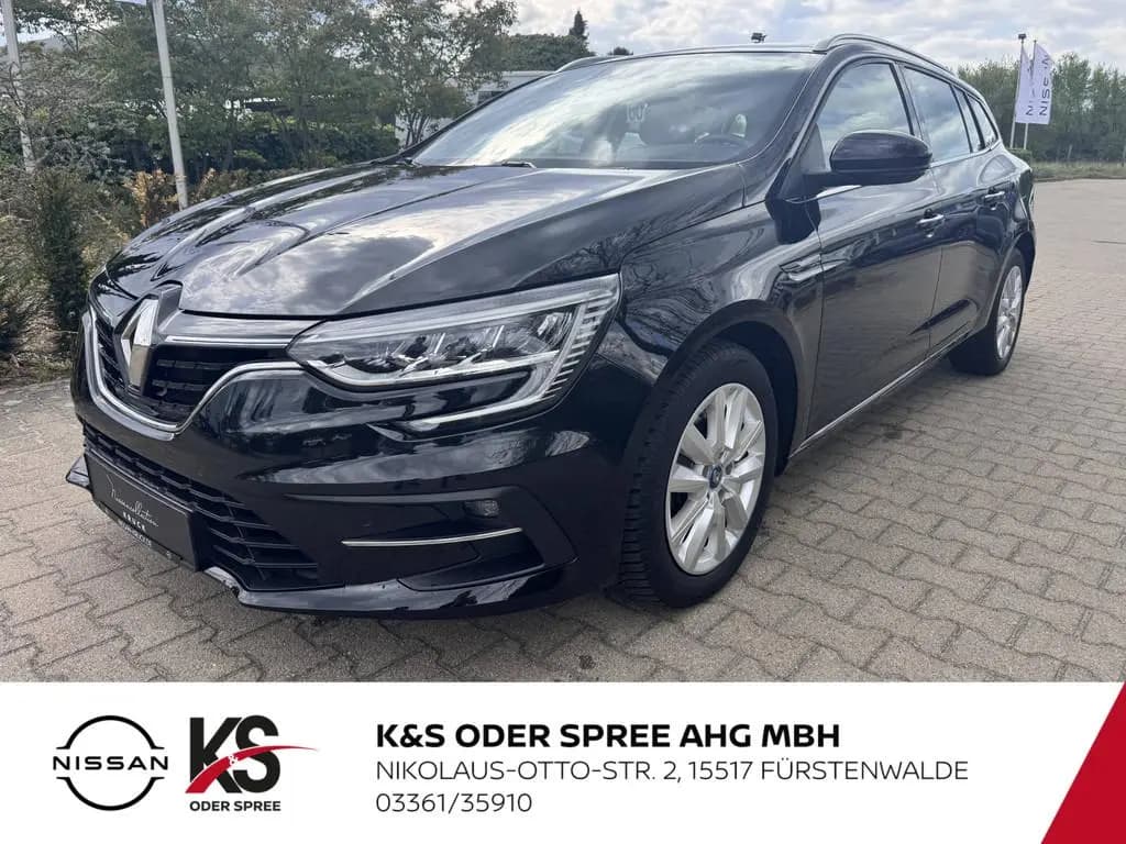 Main__Slider__Photo:Renault Megane IV Grandtour 1.6 E-TECH Plug-in Hybrid 16 06/2022-0