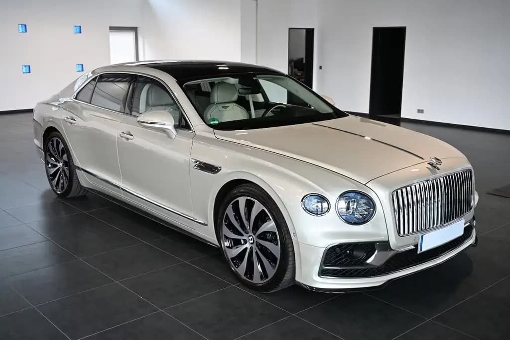 Main__Slider__Photo:Bentley Flying Spur V8 First Edition/DE/Mulliner/Styling 07/2021-0