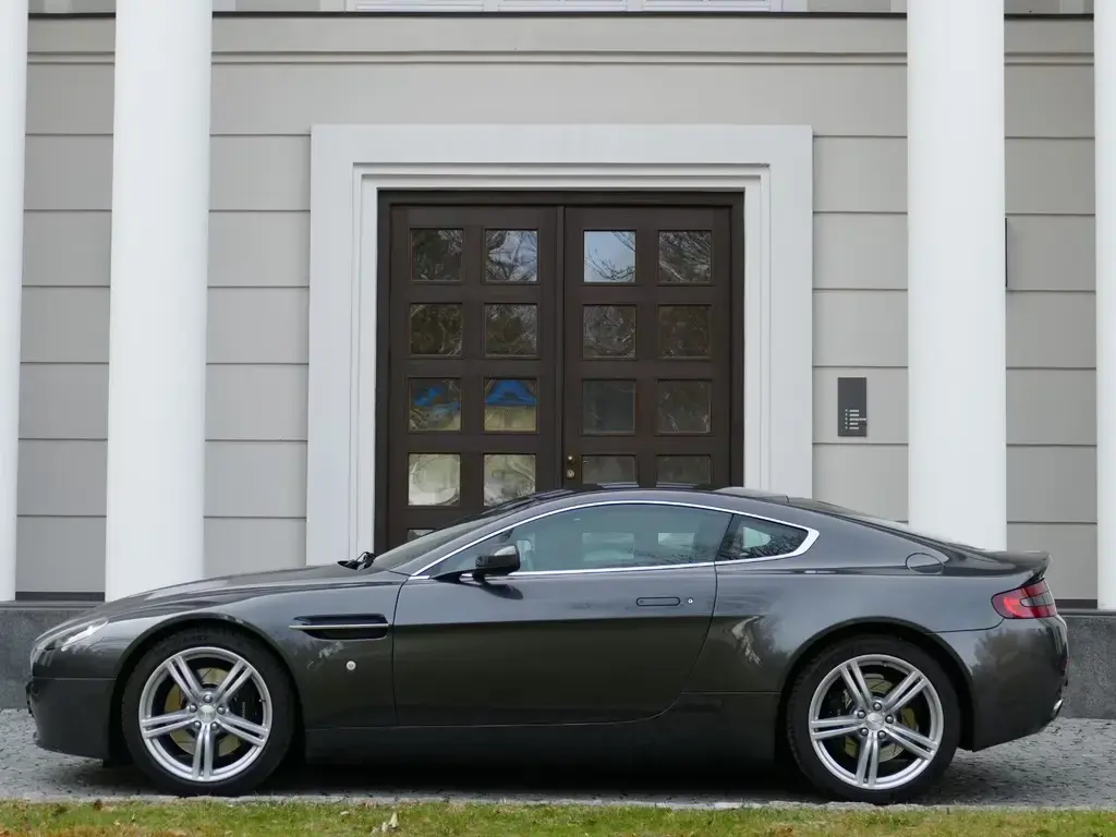 Main__Slider__Photo:Aston Martin V8 Vantage 4.7L 2.HD/45´KM/Sonderleder/Sportpack 10/2009-1