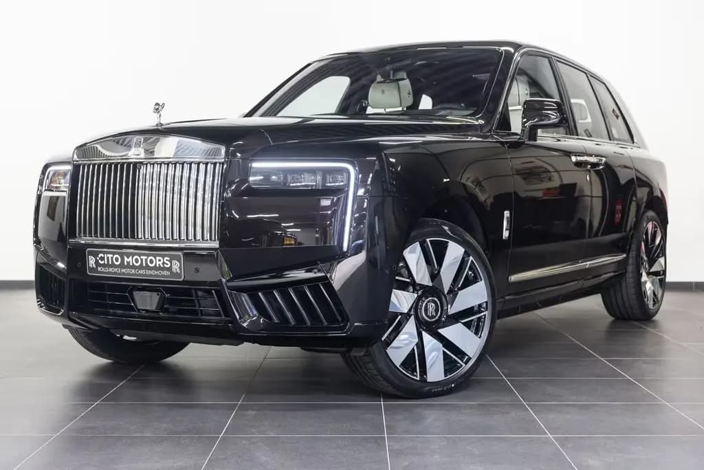 Main__Slider__Photo:Rolls-Royce Cullinan Series II null-0