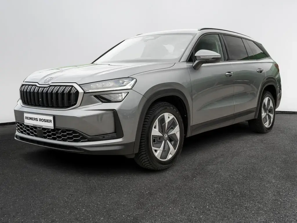 Main__Slider__Photo:Skoda Kodiaq SELECTION 2.0 TSI DSG 4X4 AHK Kam. Navi 06/2025-1