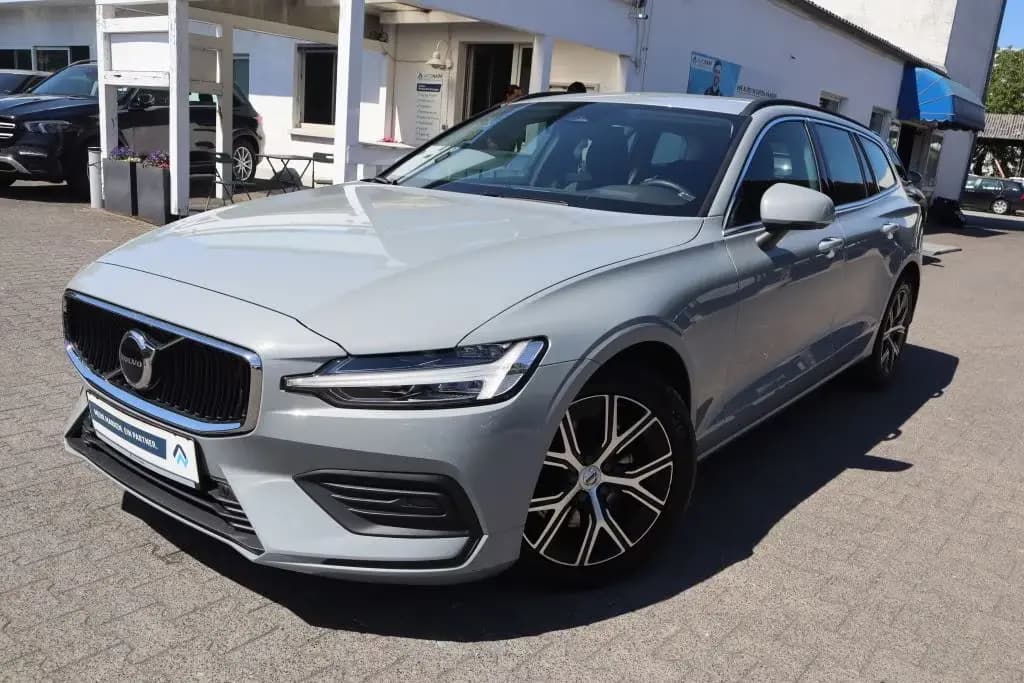 Main__Slider__Photo:Volvo V60 B4 D Core|NAVIGATION|AHK|R-CAM|SHZG V+H| 07/2024-0