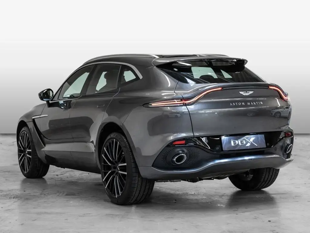 Main__Slider__Photo:Aston Martin DBX Magnetic Silver Onyx Black 03/2024-1