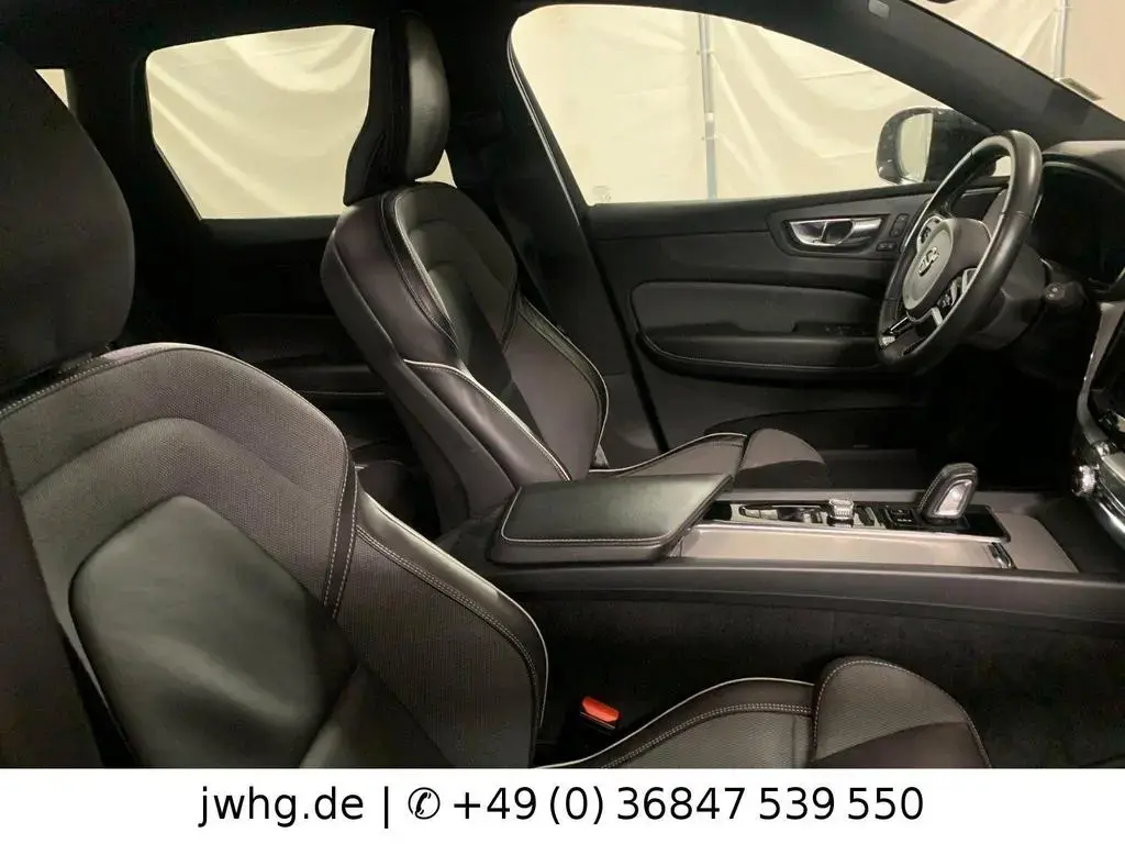 Main__Slider__Photo:Volvo XC60 R Design AWD D 21"Zoll Memory H&K Kamera 03/2020-1