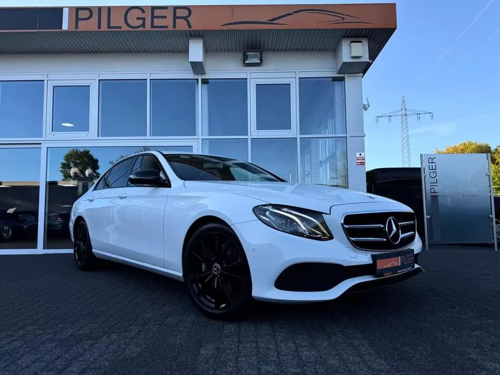 Main__Slider__Photo:Mercedes-Benz E-Class d*Keyless-Go*PDC*CarPlay*Shz*LED*Ambiente 02/2019-0