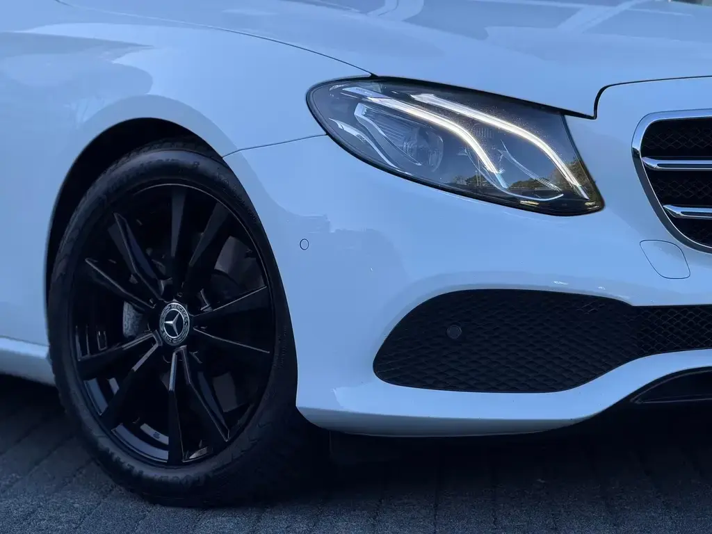 Main__Slider__Photo:Mercedes-Benz E-Class d*Keyless-Go*PDC*CarPlay*Shz*LED*Ambiente 02/2019-1