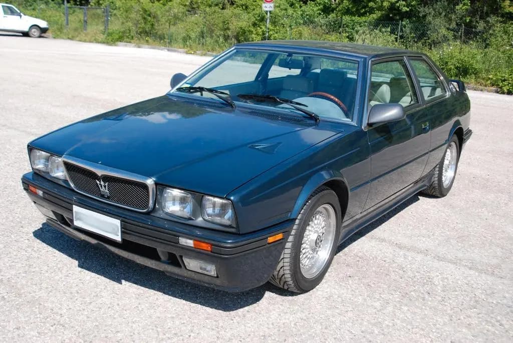 Main__Slider__Photo:Maserati 222 Blue/Cream Leather  240 HP 11/1988-0