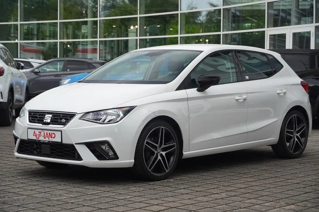 Main__Slider__Photo:Seat Ibiza 1.0 TSI FR FullLink Tempomat PDC USB 07/2019-0
