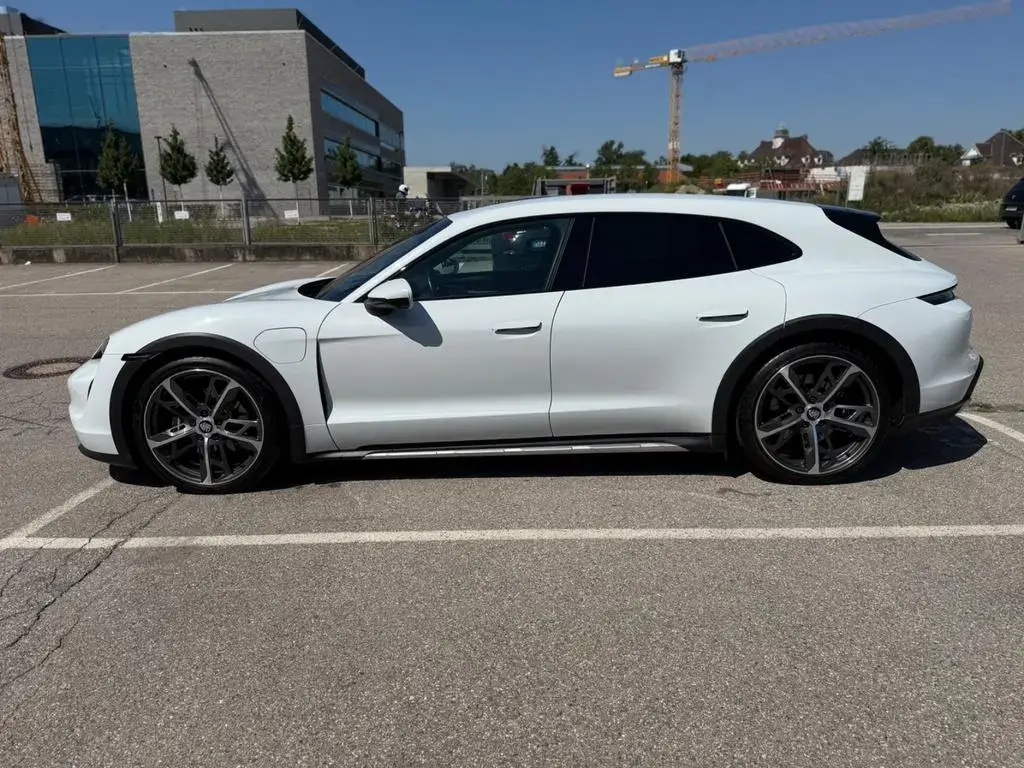 Main__Slider__Photo:Porsche Taycan Cross 4 Approved Beif.Display HUD 22 Zoll 02/2022-1