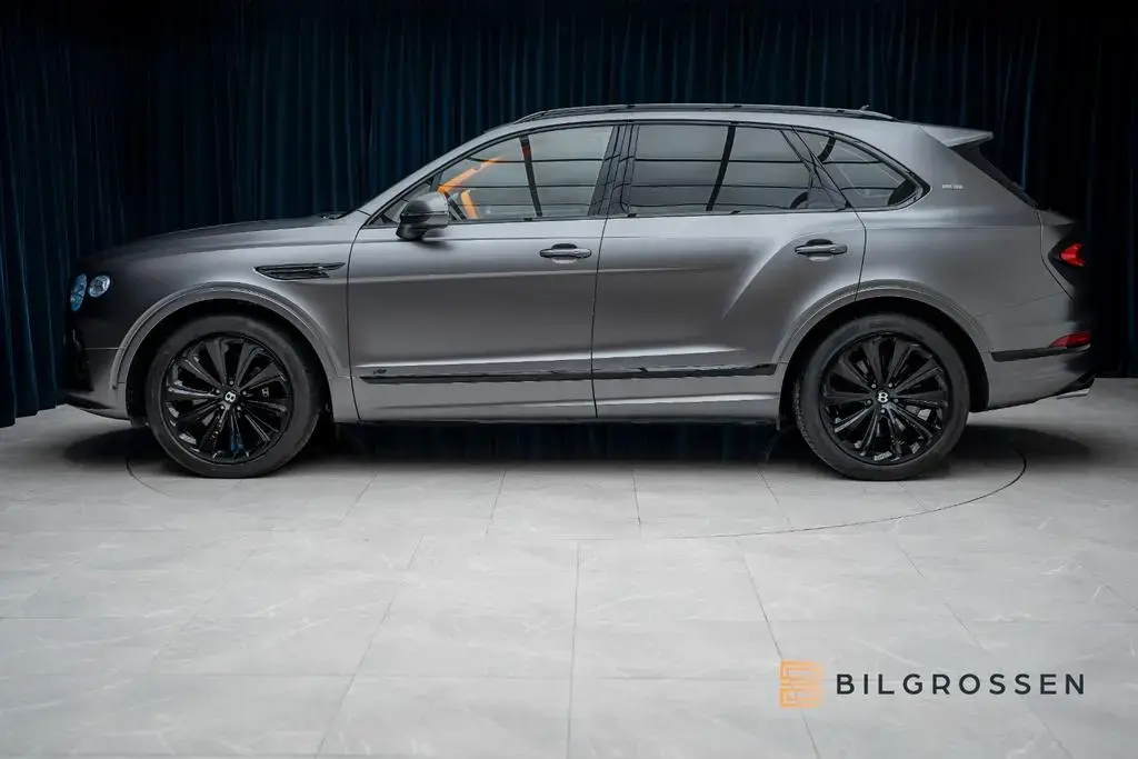 Main__Slider__Photo:Bentley Bentayga 4.0 V8 First Edition Mulliner Blackline 01/2023-1