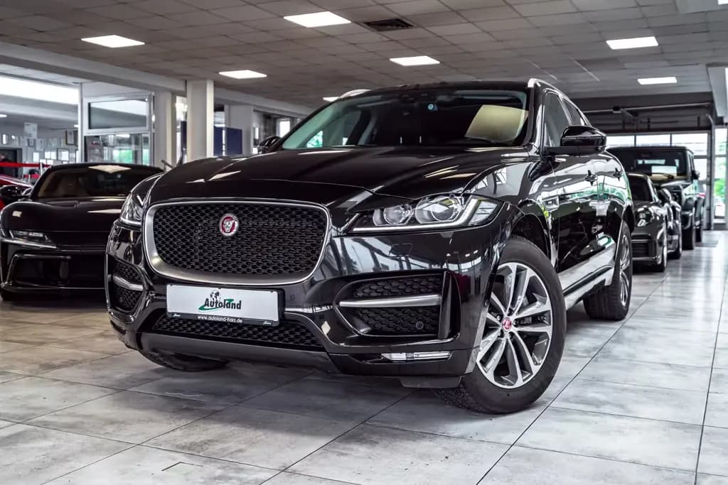 Main__Slider__Photo:Jaguar F-Pace F-PACE R-Sport AWD 03/2017-0