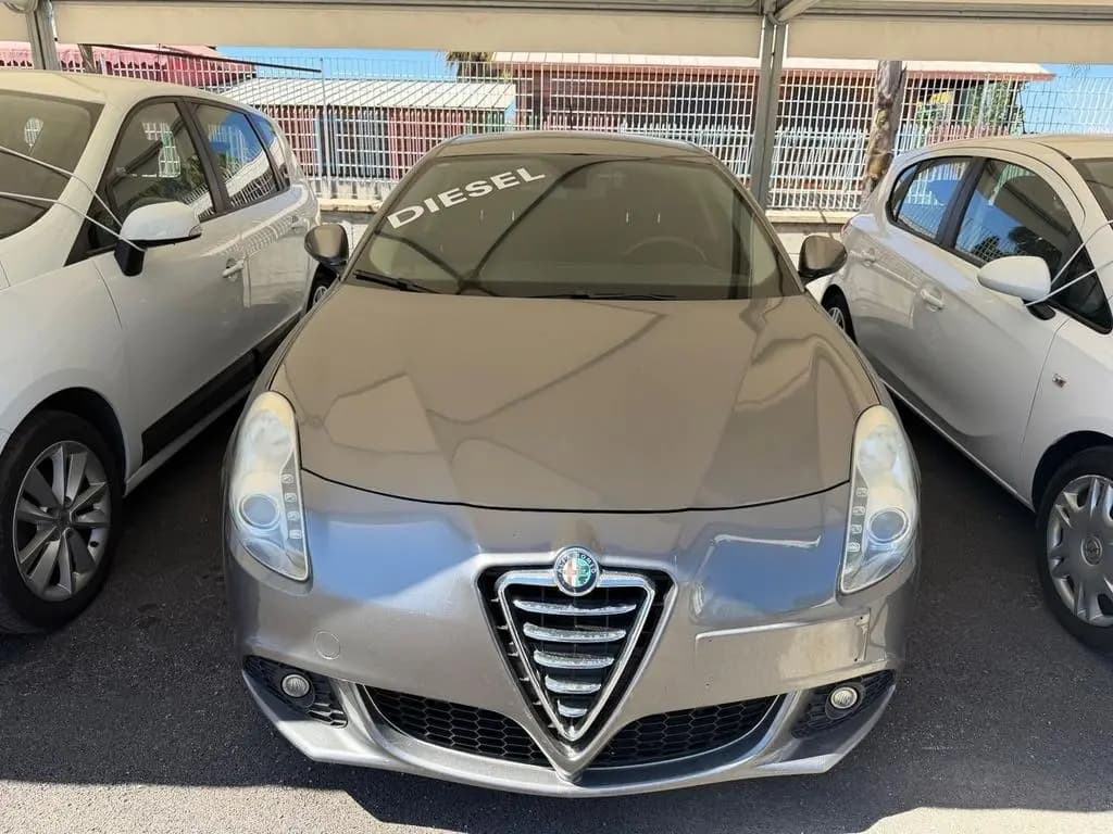 Main__Slider__Photo:Alfa Romeo Giulietta 1.6 diesel 2013 05/2013-0