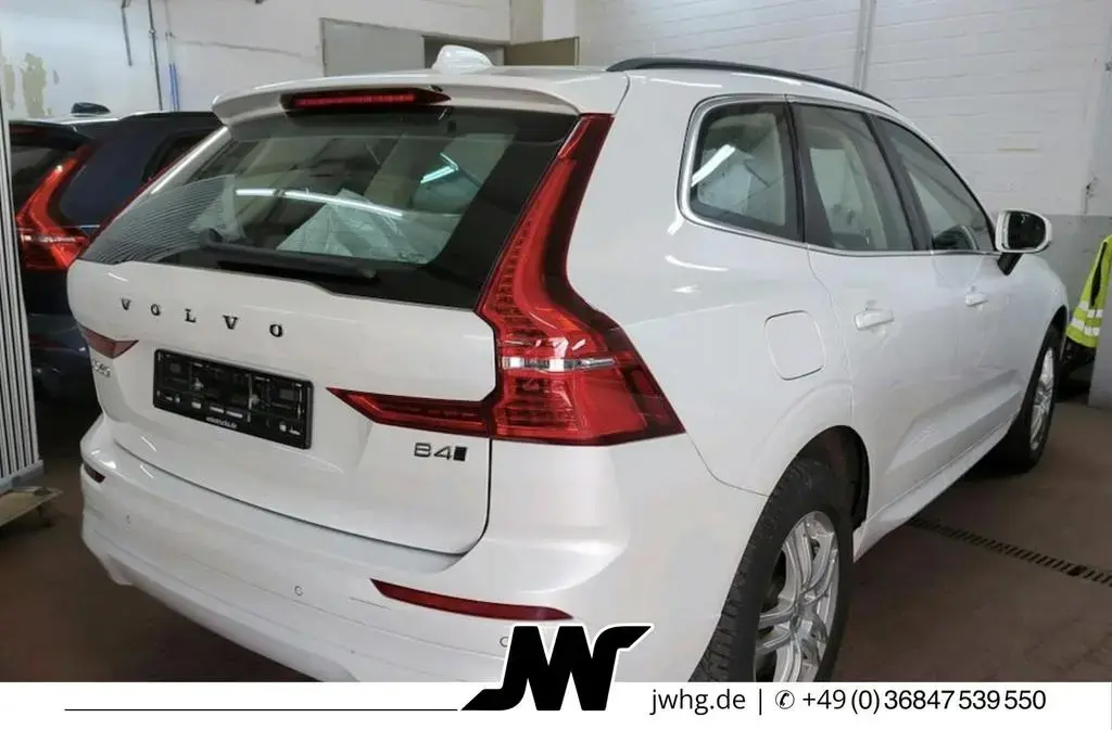 Main__Slider__Photo:Volvo XC60 Leder Nav 19"Sport Design 4xSitzHz Kam DAB 02/2023-1
