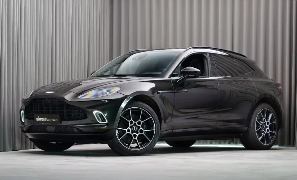 Main__Slider__Photo:Aston Martin DBX w. Minotaur Green paint and 1 owner 01/2021-0
