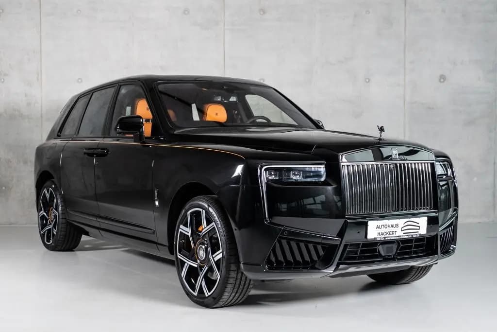 Main__Slider__Photo:Rolls-Royce Cullinan Series II Black Badge 4 SEATS Starlight null-0