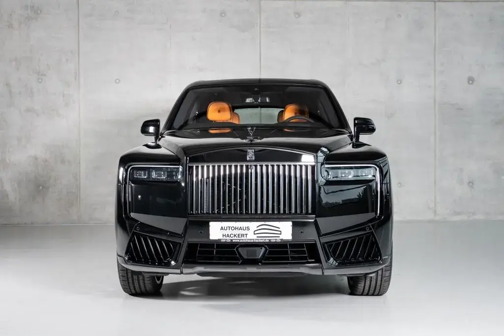 Main__Slider__Photo:Rolls-Royce Cullinan Series II Black Badge 4 SEATS Starlight null-1