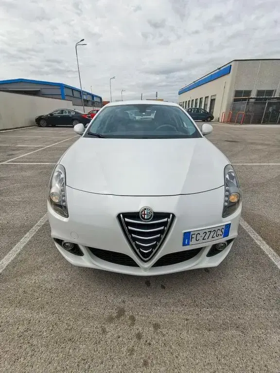 Main__Slider__Photo:Alfa Romeo Giulietta 1.4 Turbo 105 CV Progressio 12/2015-1